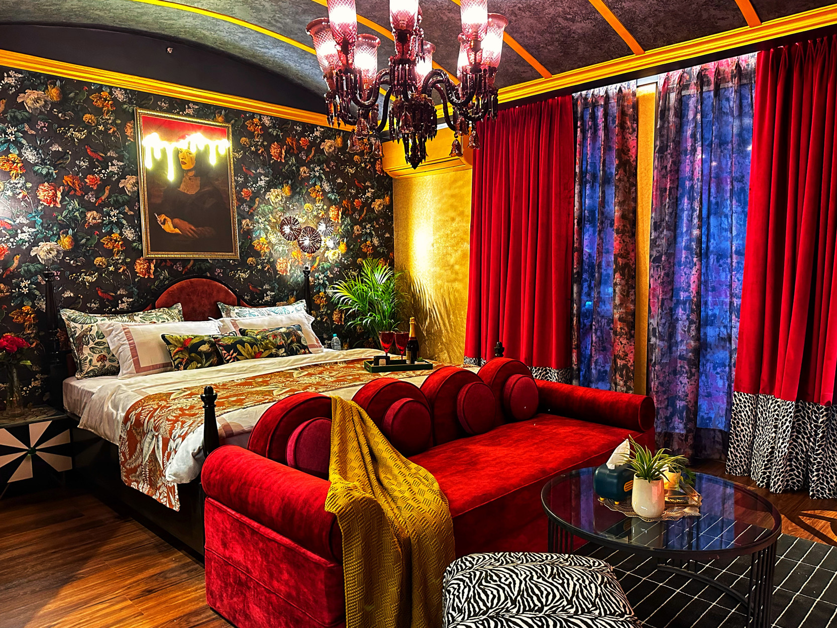 Helios Maximus, themed rental home